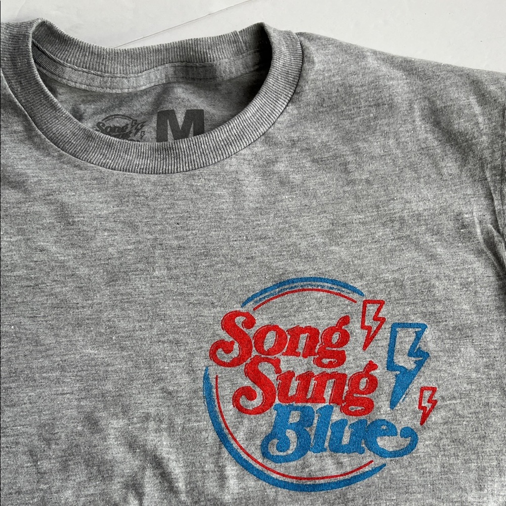 Song Sung Blue Graphic T-Shirt Movie Premiere Swag Neil Diamond Size M NWOT